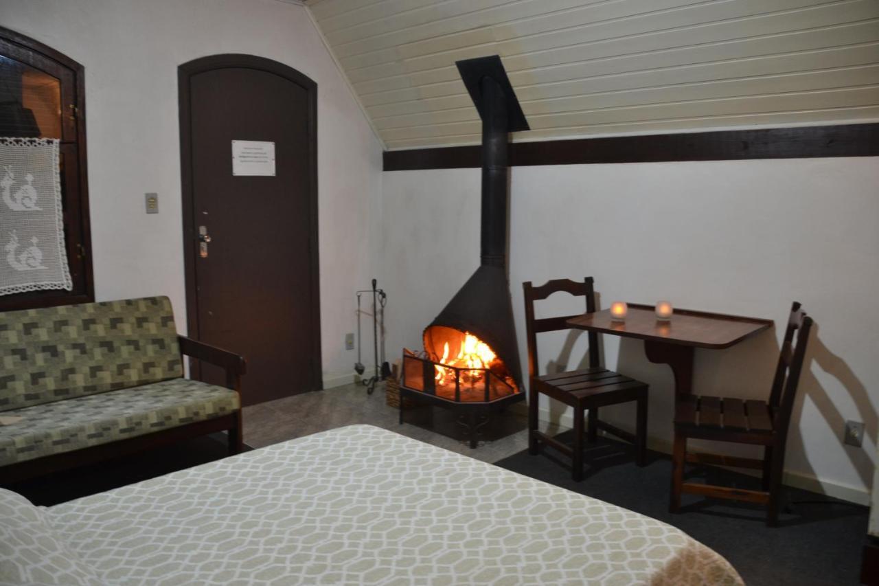Hotel Pousada Dos Pinheiros 卡内拉 外观 照片
