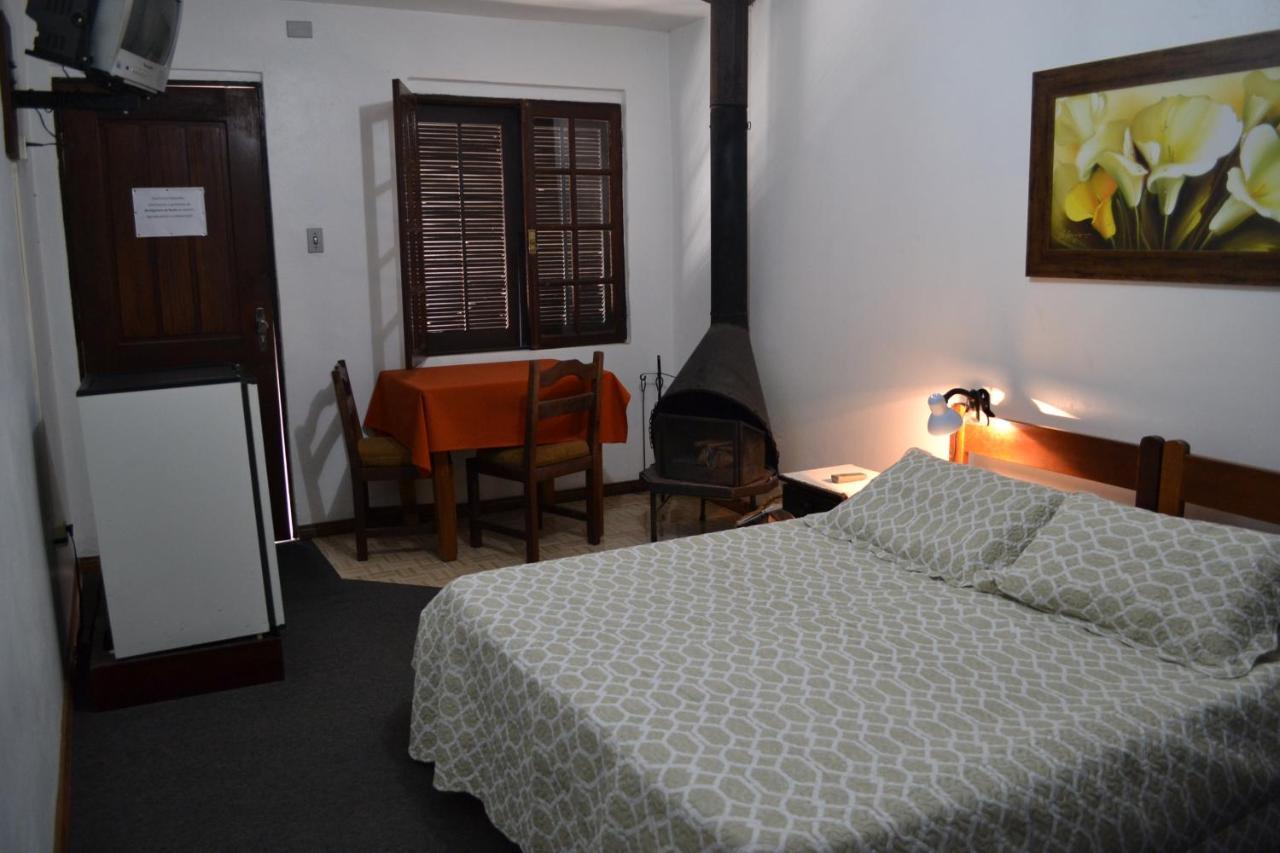 Hotel Pousada Dos Pinheiros 卡内拉 外观 照片