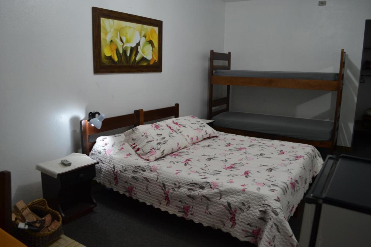 Hotel Pousada Dos Pinheiros 卡内拉 外观 照片