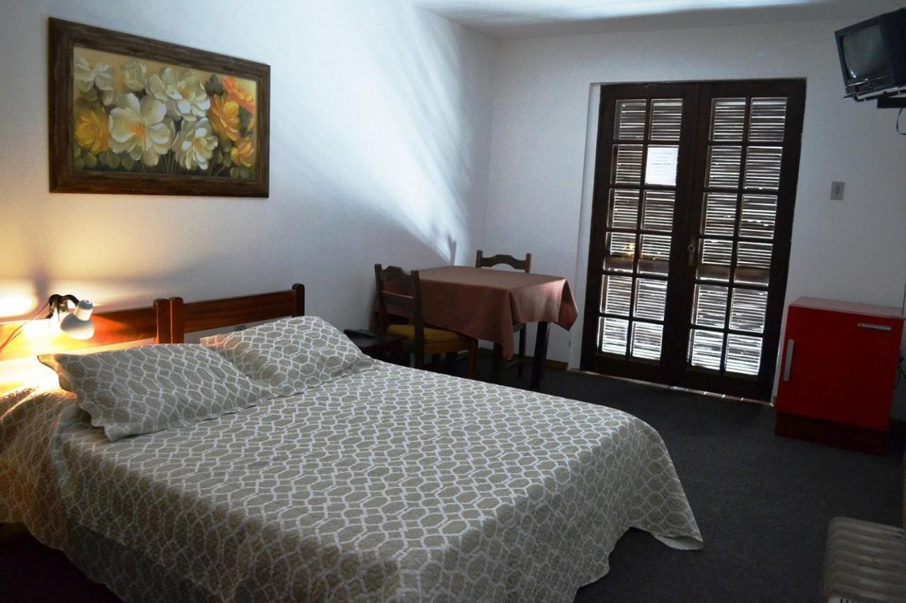 Hotel Pousada Dos Pinheiros 卡内拉 外观 照片